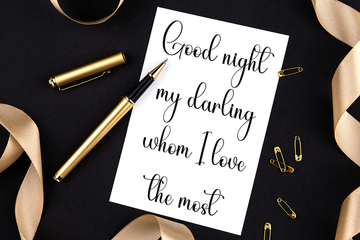 Graphic, a Handwritten Font by InermediaSTUDIO (Photo 7 of 8)