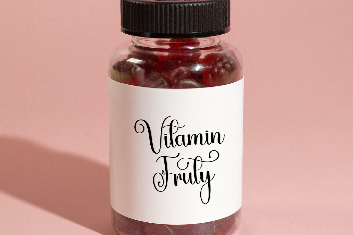 This Bestie, a Handwritten Font by InermediaSTUDIO (Photo 7 of 7)
