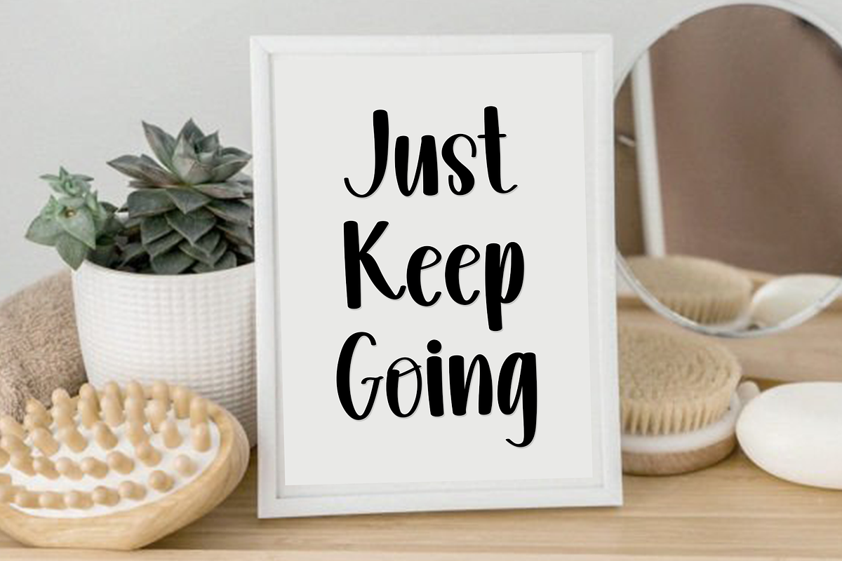 Knitting Handmade, a Handwritten Font by InermediaSTUDIO (Photo 8 of 9)