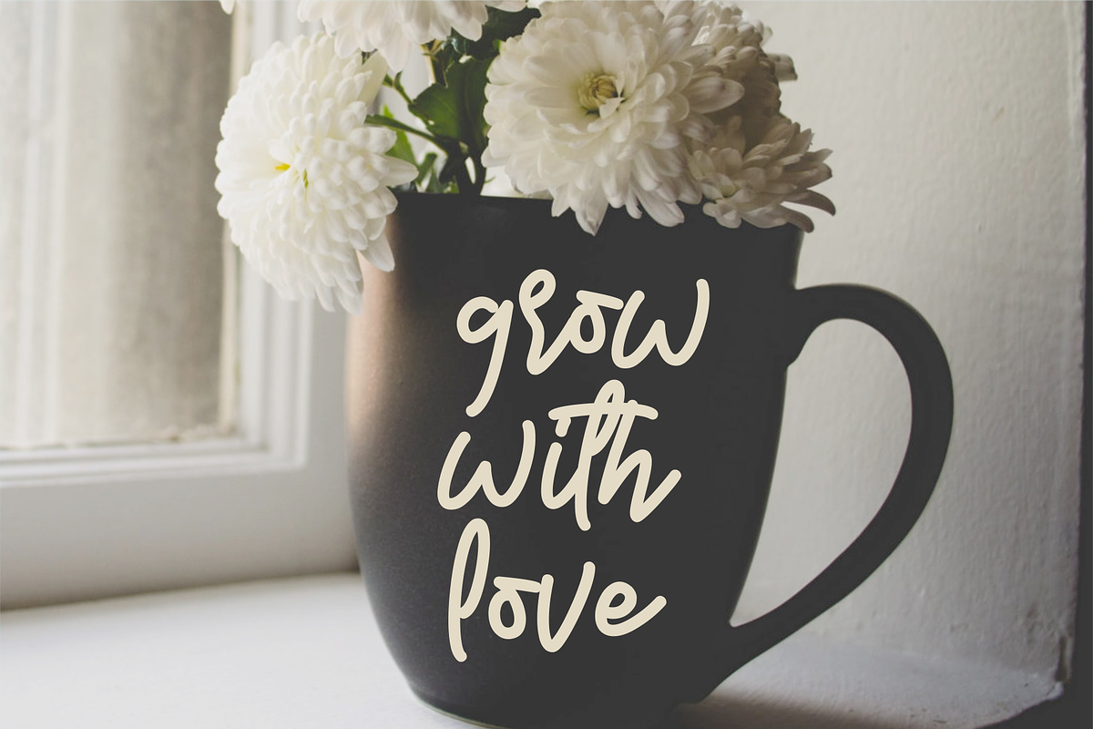 A Good Holiday Font, a Handwritten Font by Mabhal Studio (Photo 5 of 10)