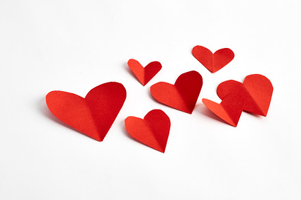 Red paper hearts isolated on white, a Background Photo by 1981 Rustic studio kan