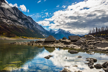 The shoaled Medicine Lake