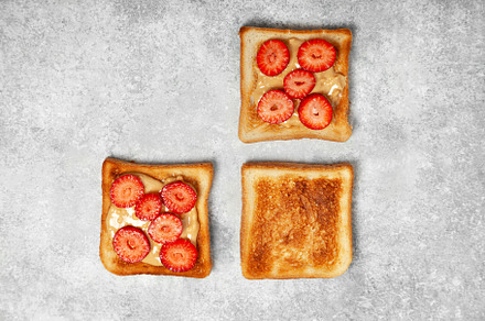 toasts with peanut butter and strawb