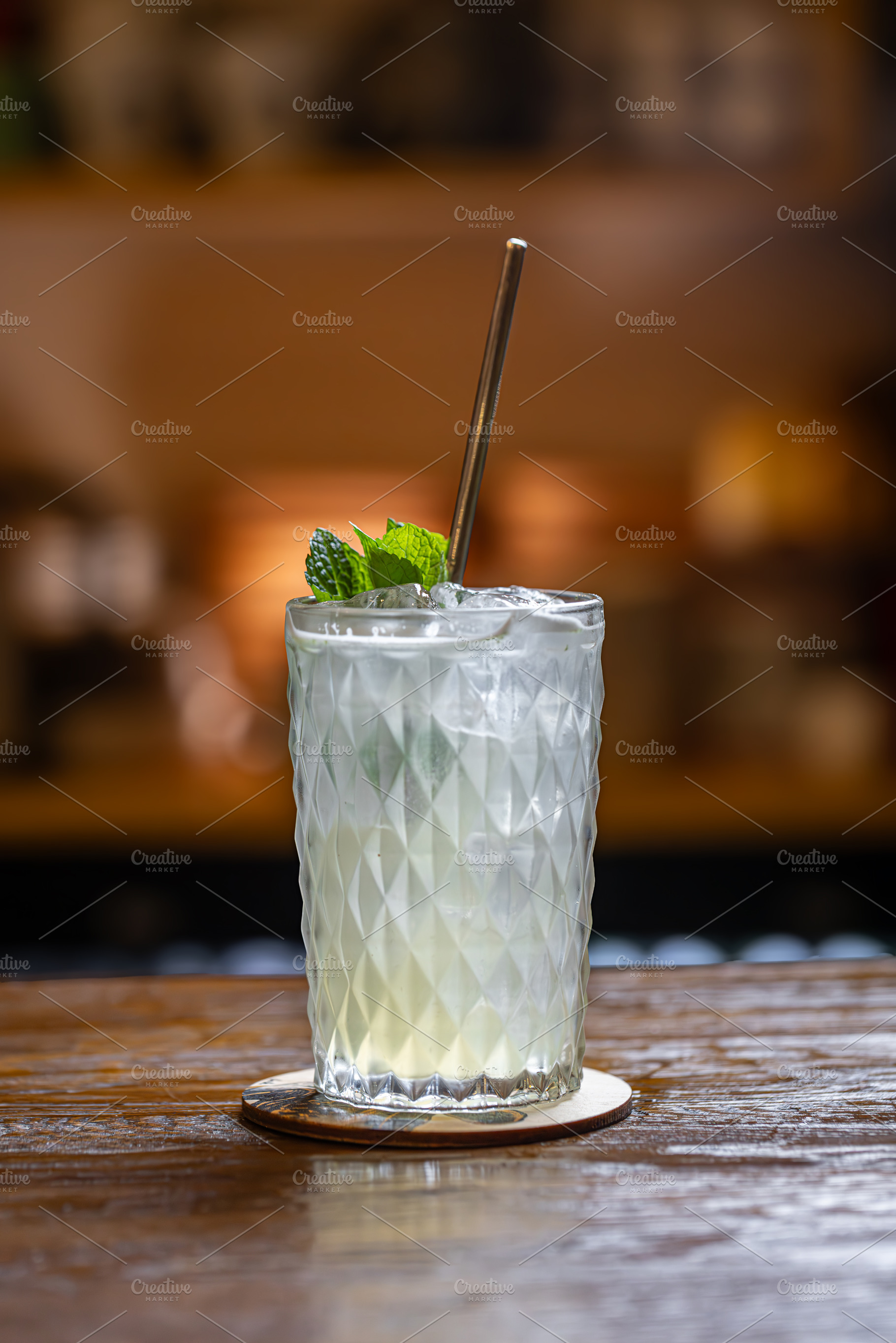 Refreshing lemon cocktail, a Photo by Grafvision photography