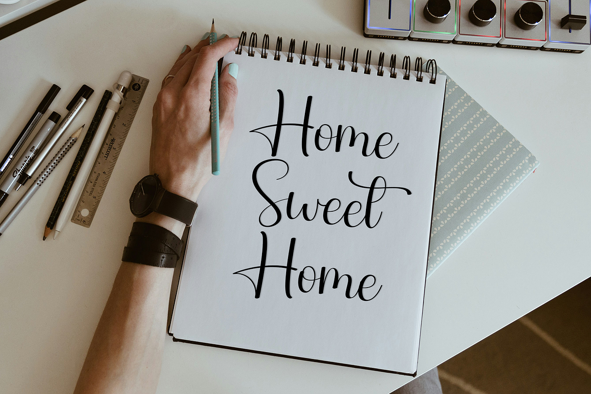 Biscuit, a Handwritten Font by InermediaSTUDIO (Photo 2 of 8)