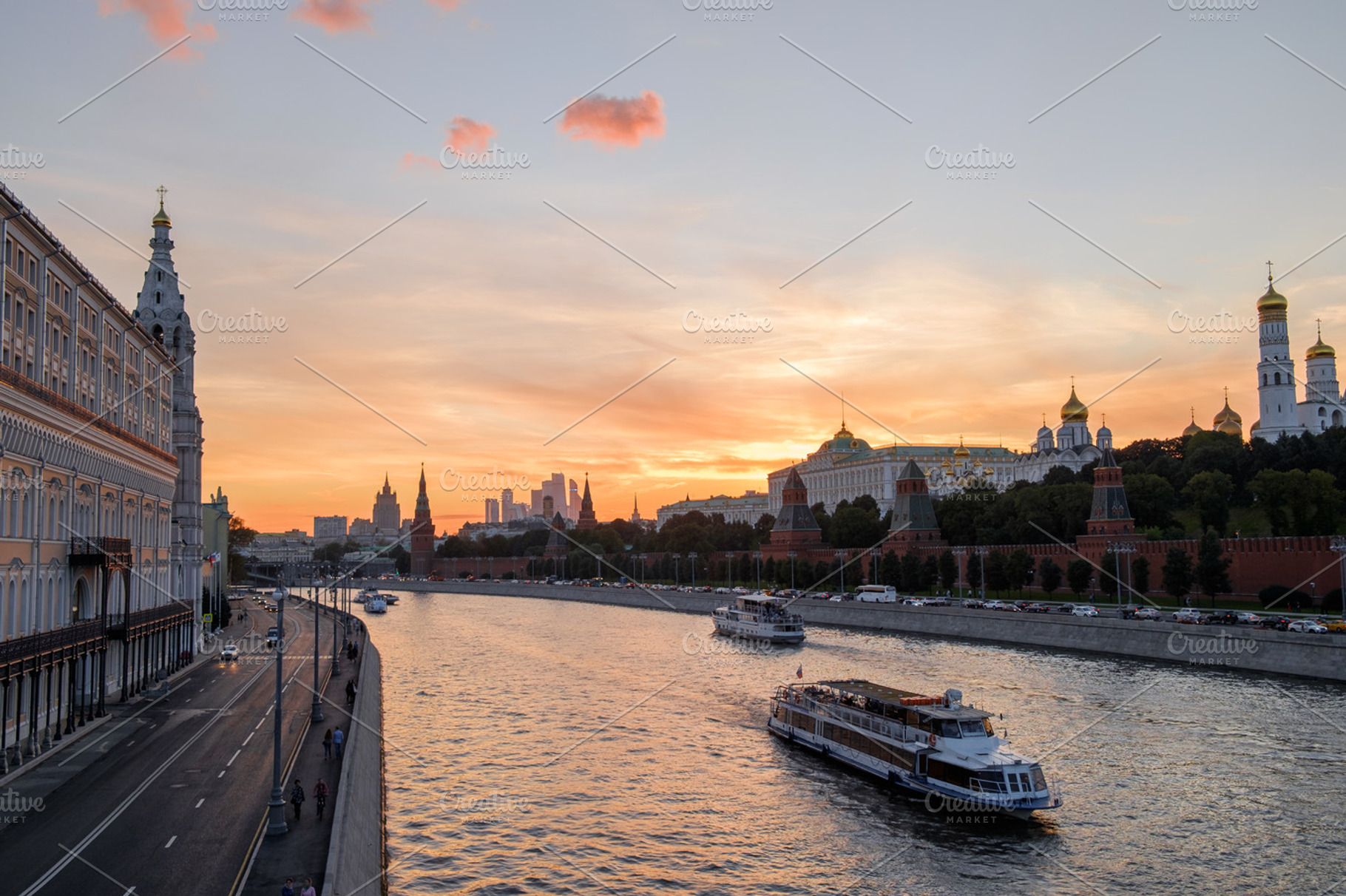 Sunset view of famous historical landmark of Russia - the Moscow river, Red Square and Kremlin at early autumn, Russia, an Architecture Photo by ifnotelse