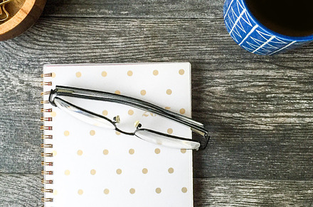 Le Bleu: Glasses & Notebook Cafe