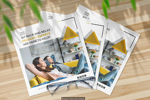 3 Square Flyers clean Mockup