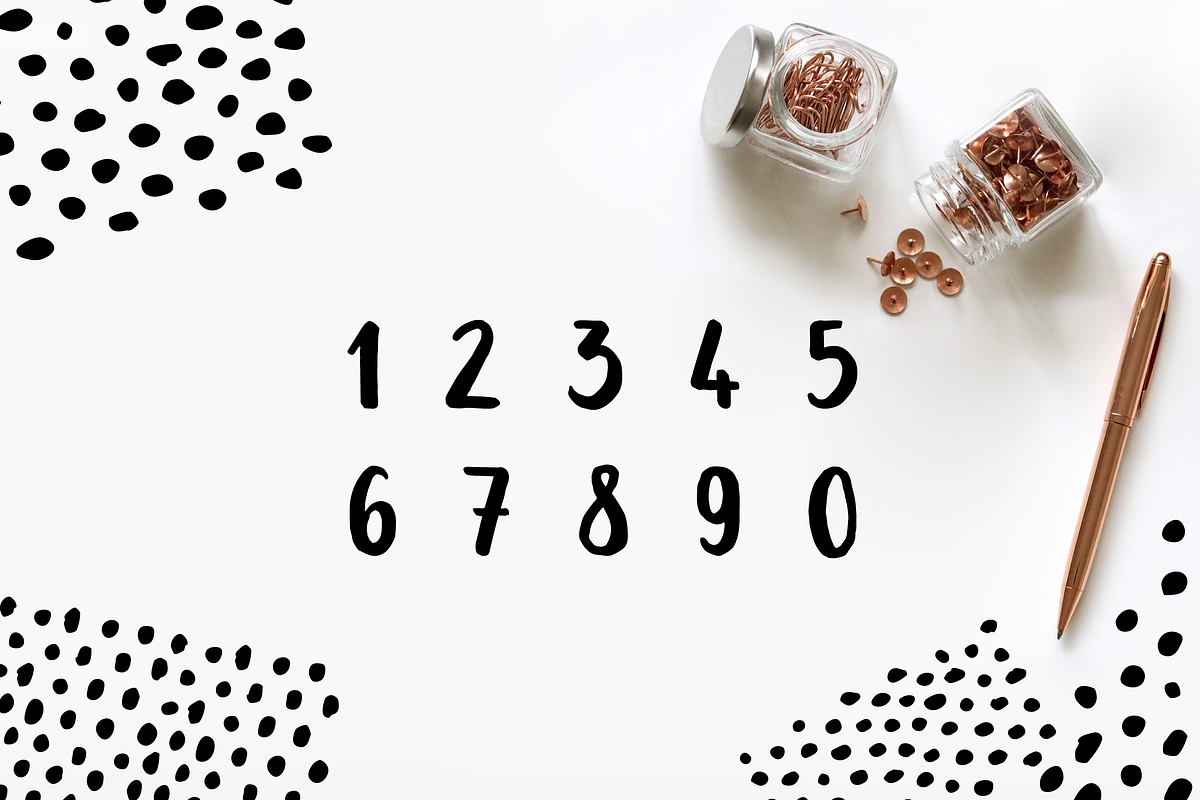 Leira Hand Drawn Brush Font preview 4