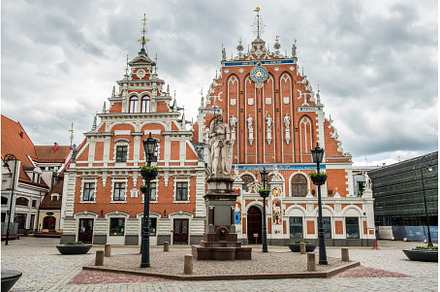 Blackheads House on the Town Hall, an Architecture Photo by COLORFUL