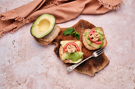 Toasted bread with avocado paste and