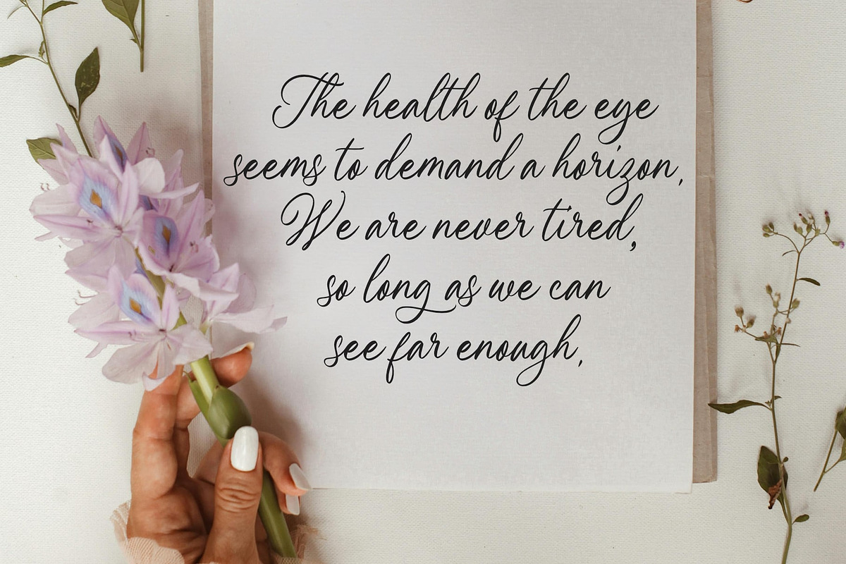Lovely flower, a Script Font by Damarletter (Photo 5 of 9)