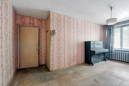 Old ugly abandoned unfurnished room