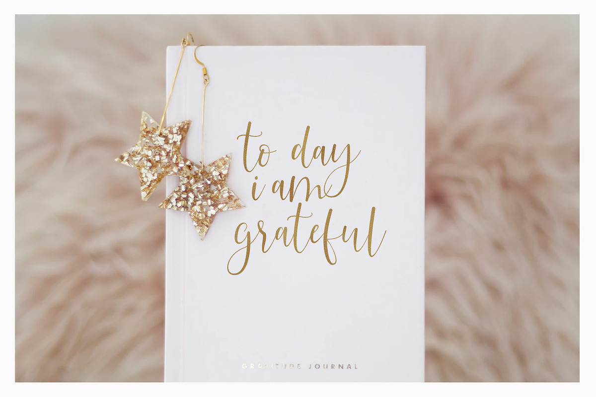 Aurelle Script Font preview 3