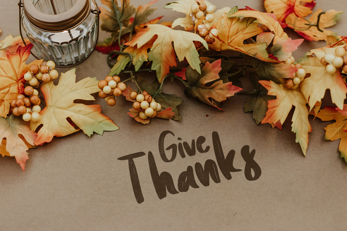 Monday Stings - Script Handwritten, a Handwritten Font by Samtiv Studio (Photo 6 of 6)
