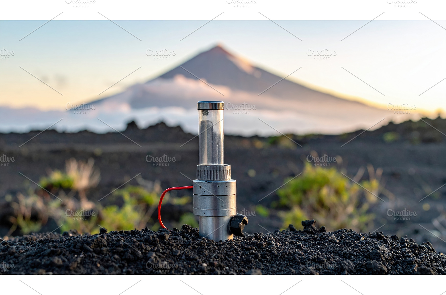 A seismic sensor installed on dark, a Technology Photo by Igor Tichonow