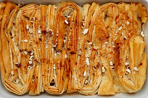 Made from phyllo dough Crinkle Cake, a Photo by matucha