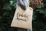 Reghina Marinka - Modern Script Font, a Script Font by Kotak Kuning Studio (Thumbnail 6 of 9)