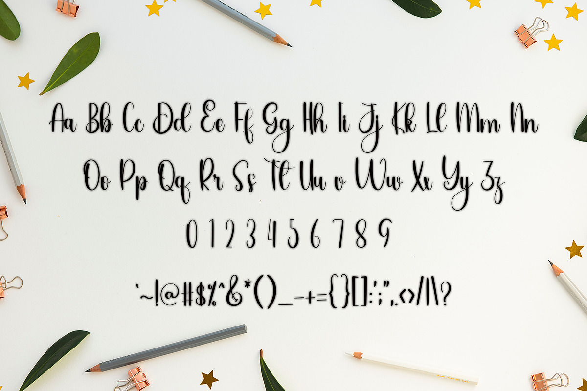 Family Christmas, a Handwritten Font by InermediaSTUDIO (Photo 2 of 7)