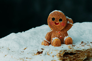 gingerbread man sitting on meringue milhojas, a Photo by Nito