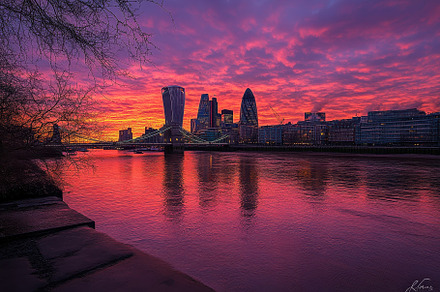 Sunset Reflecting on the Thames Rive, a Photo by Tanuart