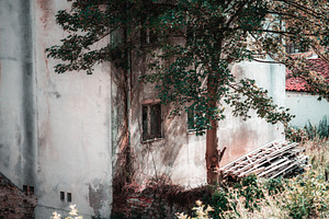 Shaded Old Spanish Courtyard, an Architecture Photo by SkyNext