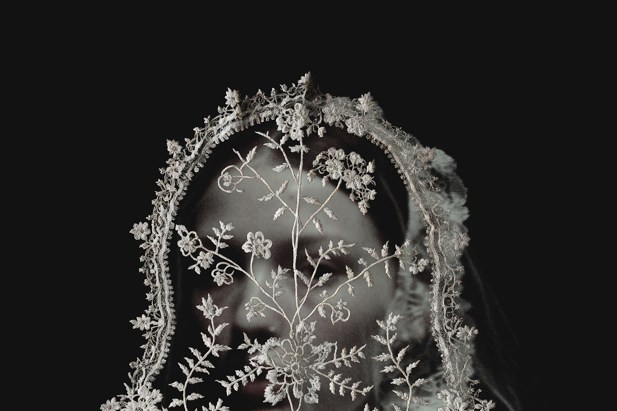 Thread of Memory:Feminine Collection, an Object Graphic by Natali Batu (Photo 6 of 10)