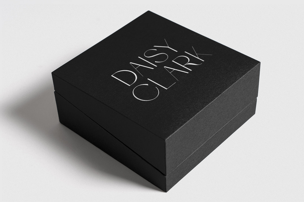 Ronedia Stylish Sans Font, a Sans Serif Font by RantautypeStudio (Photo 8 of 17)