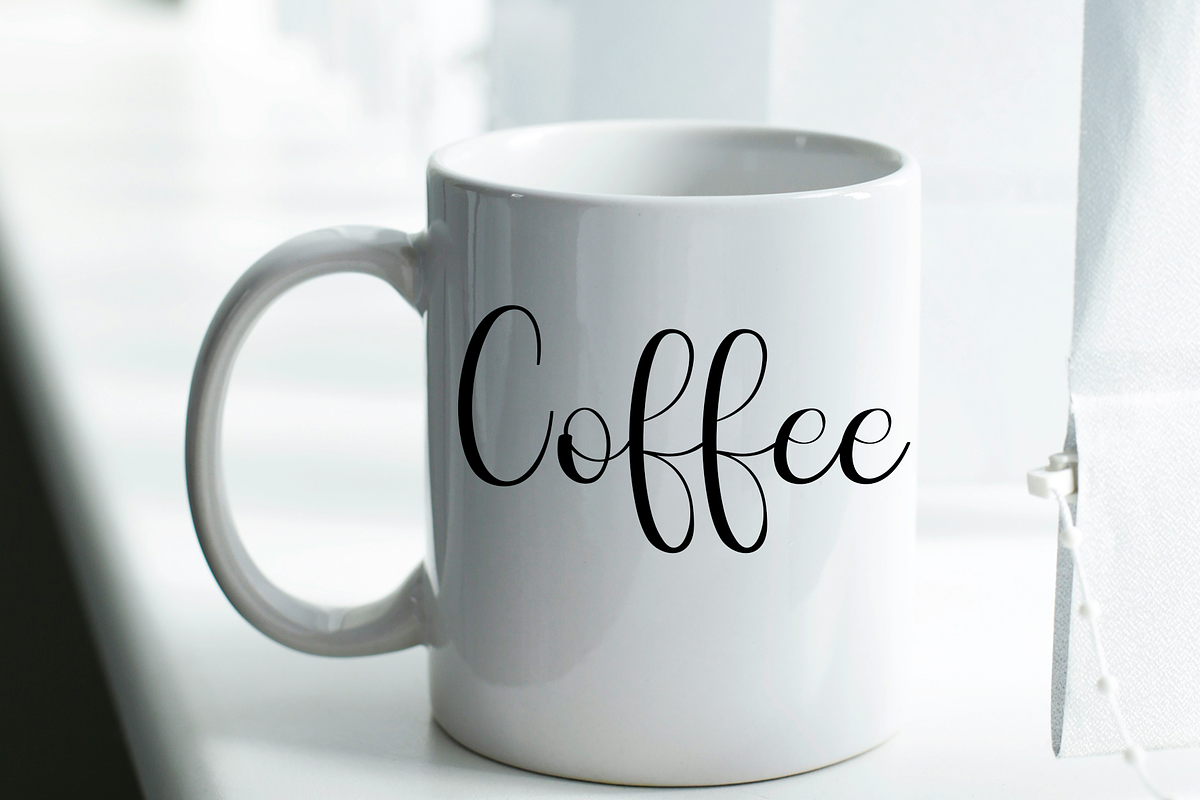 Simple Handwritten, a Handwritten Font by FreshTypeINK (Photo 2 of 8)