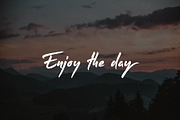 Reflect Handwritten Font, a Font by sunnytudu (Thumbnail 4 of 8)