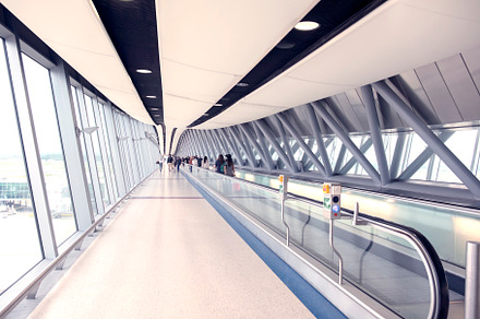 Passengers walking by long , London, an Architecture Photo by ariadna de raadt