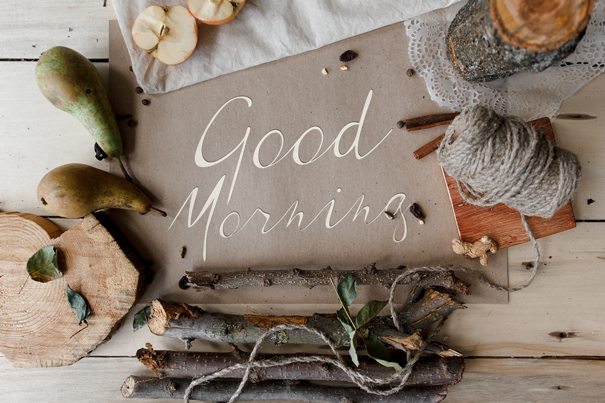 Awesome Bundle 84 fonts, a Script Font by Etewut (Photo 38 of 71)