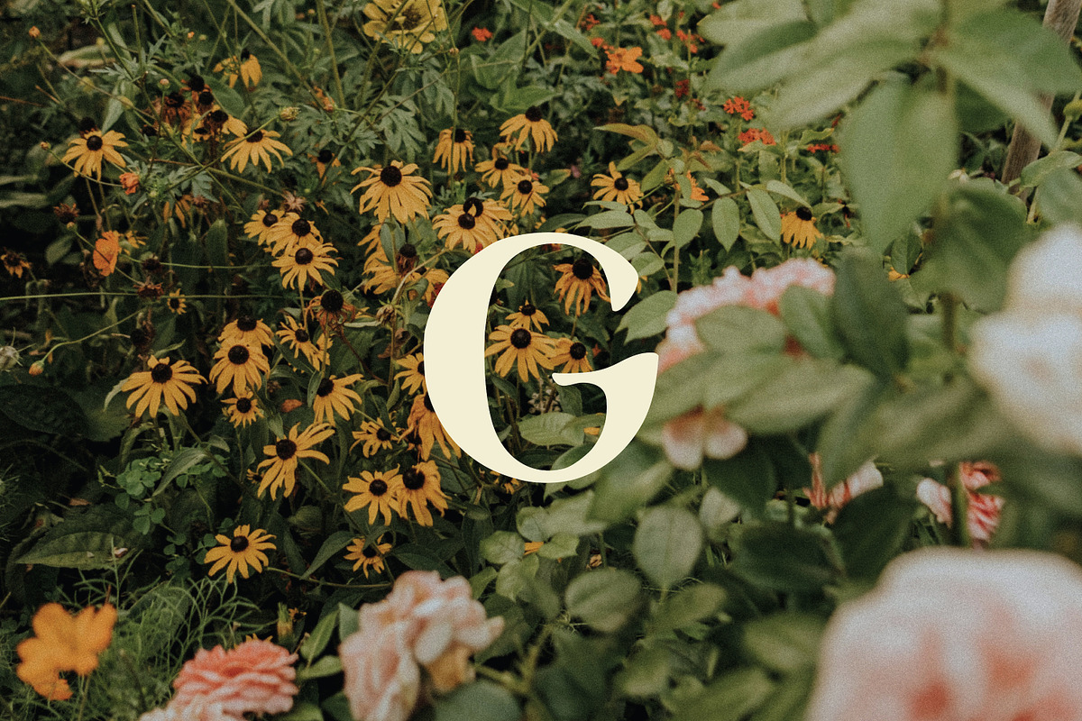GARDEN: Hand Illustrated Retro Font, a Font by Chez Núñez (Photo 3 of 6)