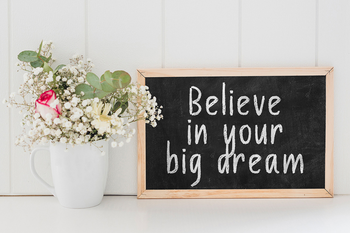 Chalk Board - A Handmade Chalk Font preview 3