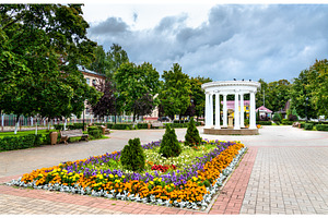 Garden in Staraya Kupavna, Russia, an Architecture Photo by Leonid Andronov