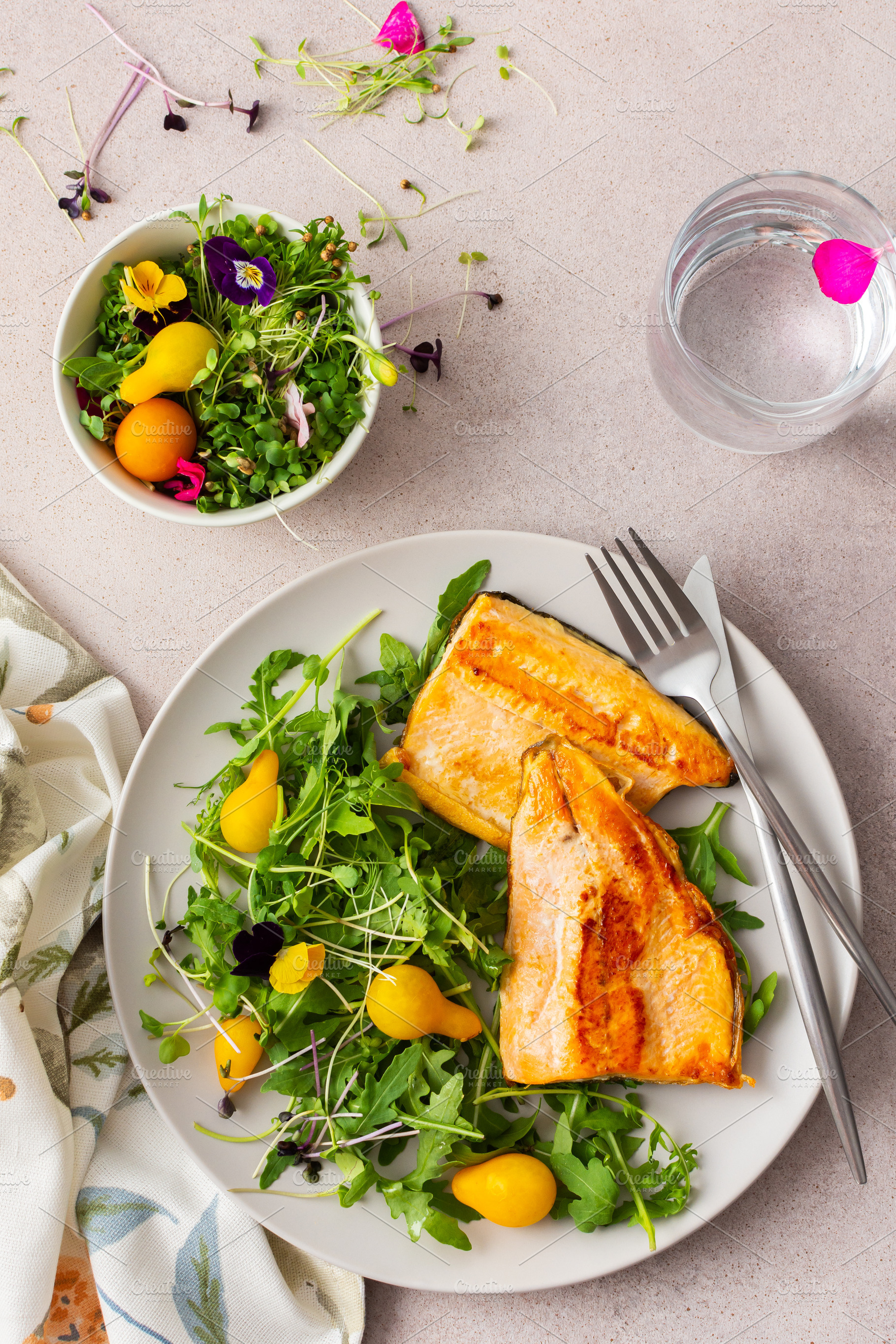 Salad and fried char, a Background Photo by Pandateam