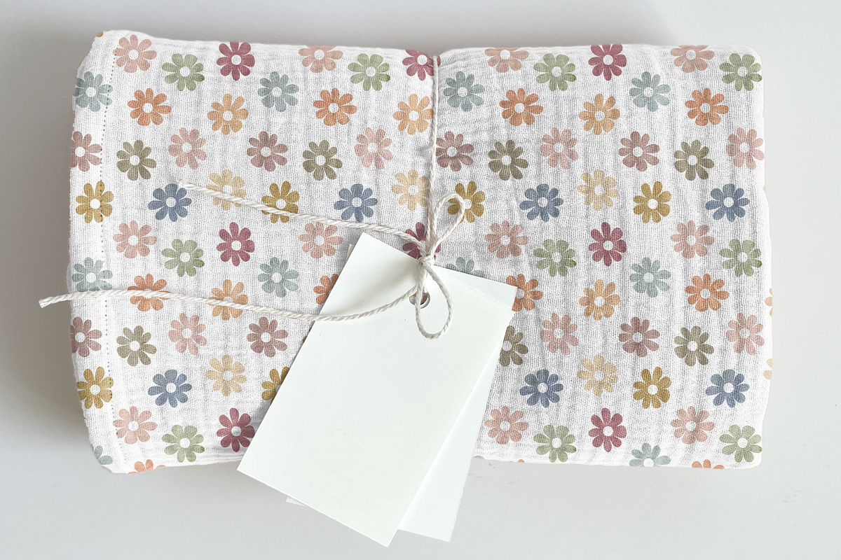 Vintage Watercolor Daisy Pattern, a Pattern Graphic by OwlAndFern (Photo 8 of 13)