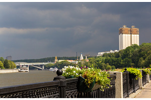 Flowers in Sparrow Hills park - Russia, Moscow, an Architecture Photo by Leonid Andronov