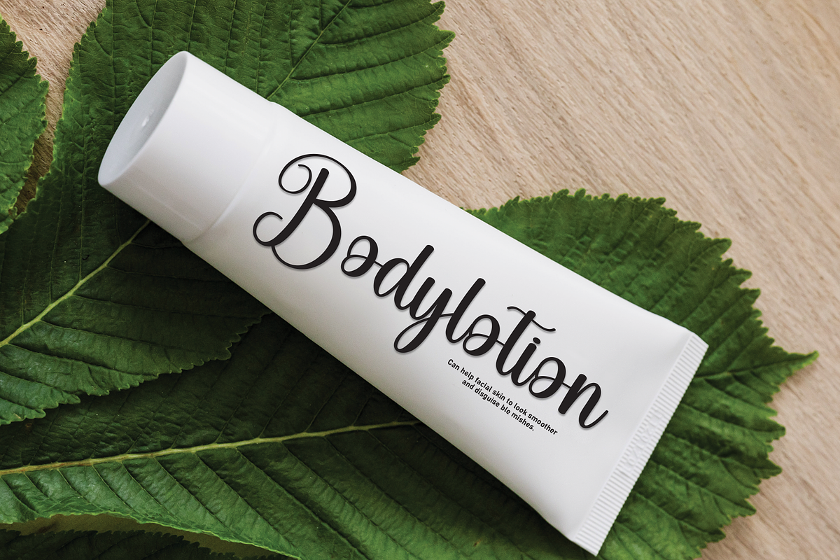Madelyn | Script Font, a Handwritten Font by Scratchones (Photo 5 of 9)