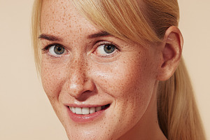 Close-up portrait of a smiling woman, a Beauty & Fashion Photo by Artem Varnitsin