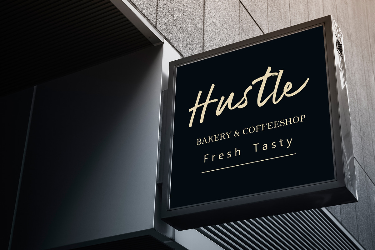 Dreamland | Brush Font preview 6