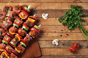 Raw meat and vegetable barbecue