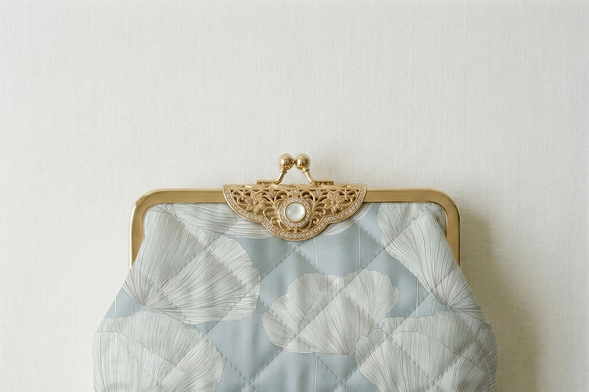 Quilted Satin Purse Mockup PSD, a Product Mockup by 1001 mockups (Photo 6 of 12)