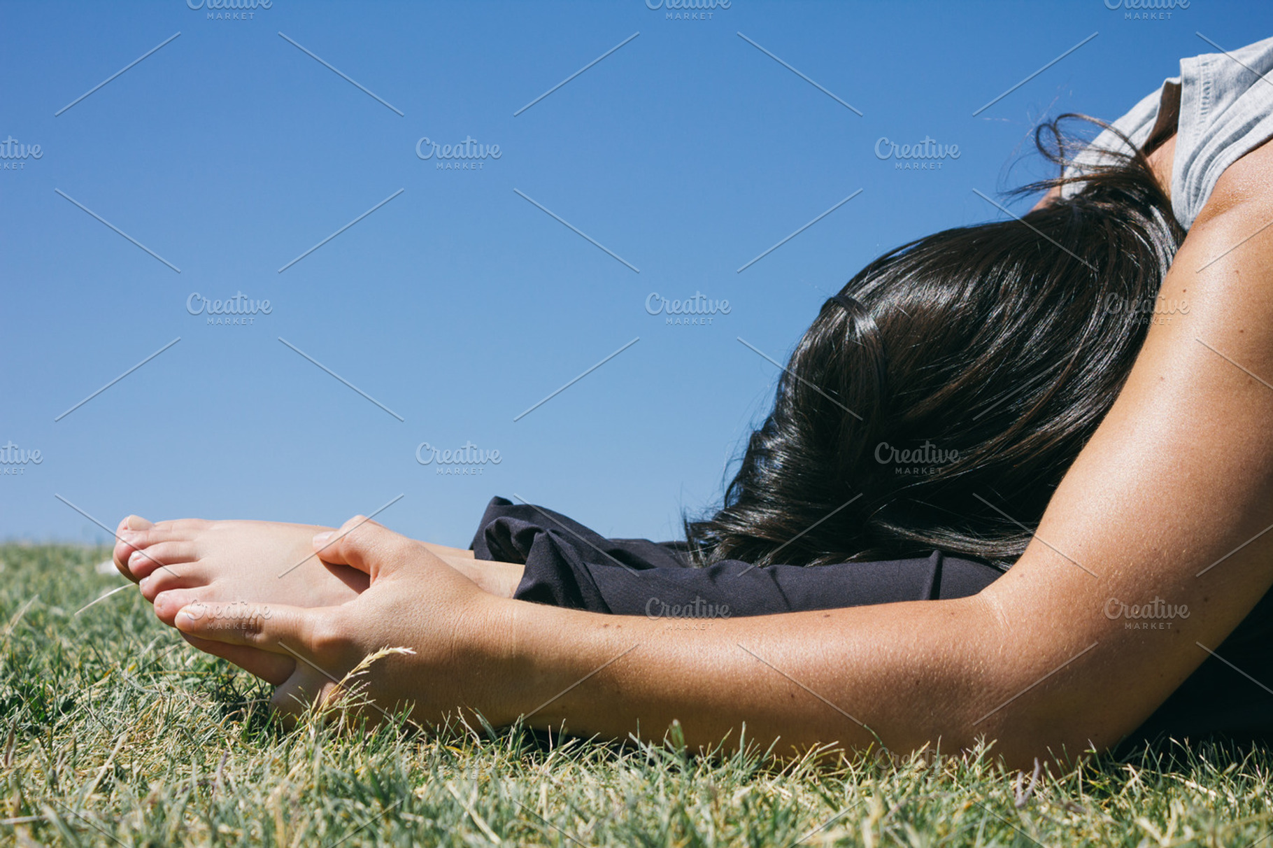 Woman doing stretching outdoors, a Sports & Recreation Photo by Am.Benitez Estudio