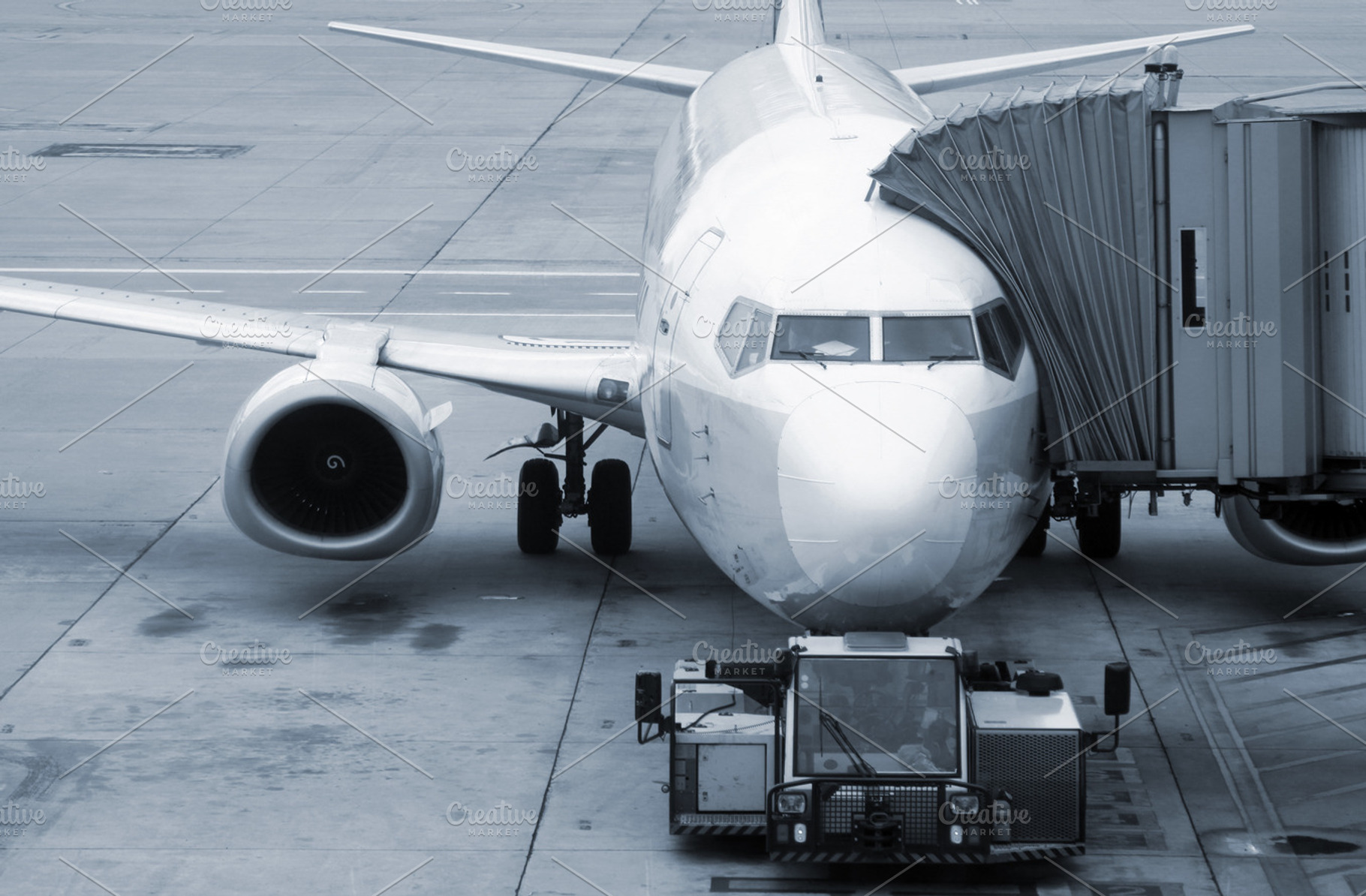 Aircraft boarding, a Transportation Photo by BOOCYS