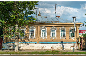Traditional Russian wooden house in Suzdal, an Architecture Photo by Leonid Andronov