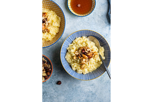 Millet porridge with mixed nuts
