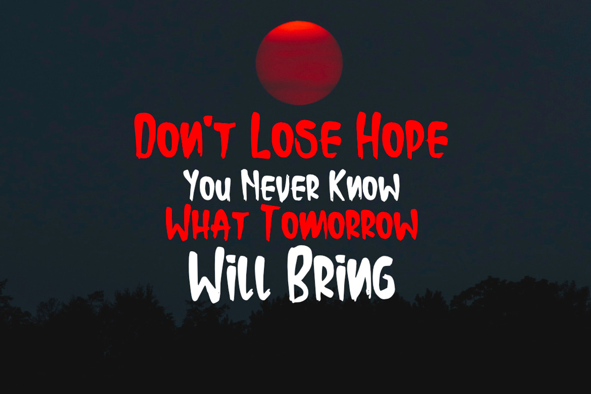 Blood Splash Font, a Font by YandiDesigns (Photo 3 of 4)