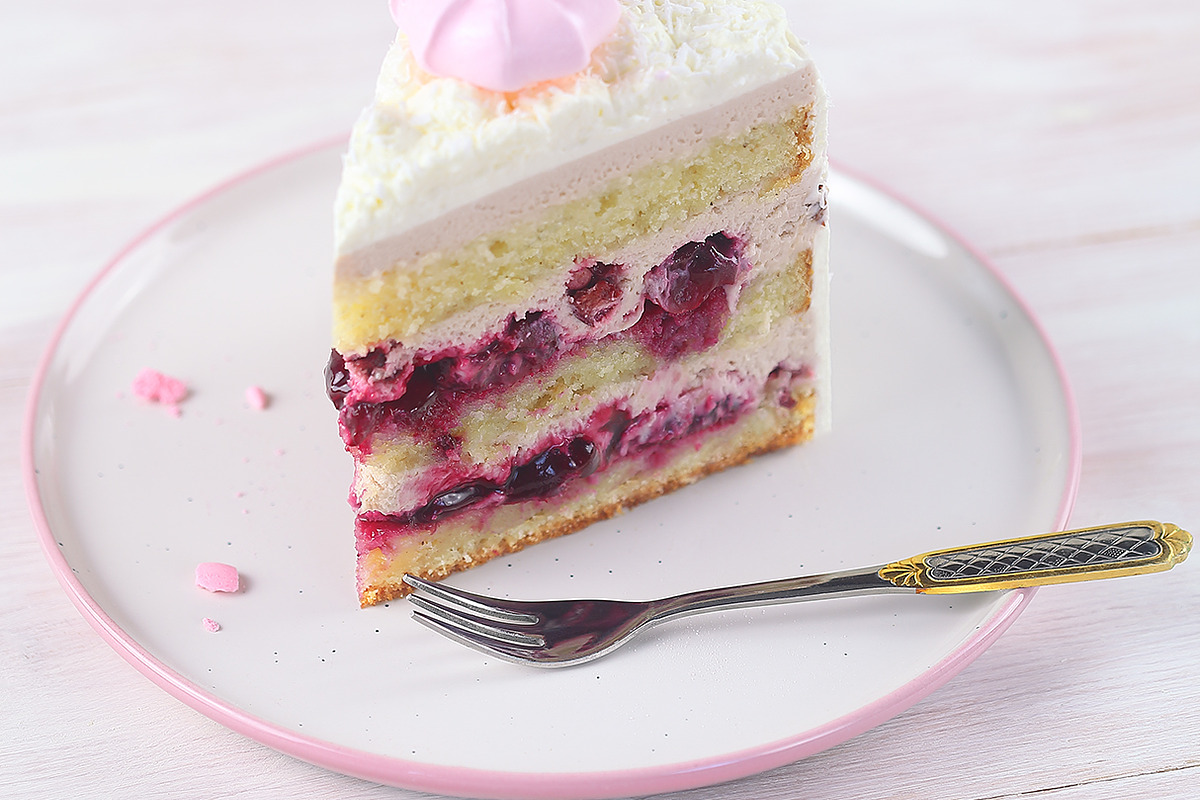 Cherry layer cake containing cake, sponge, and sponge cake, a Food & Drink Photo by Miuda21 (Photo 1 of 2)