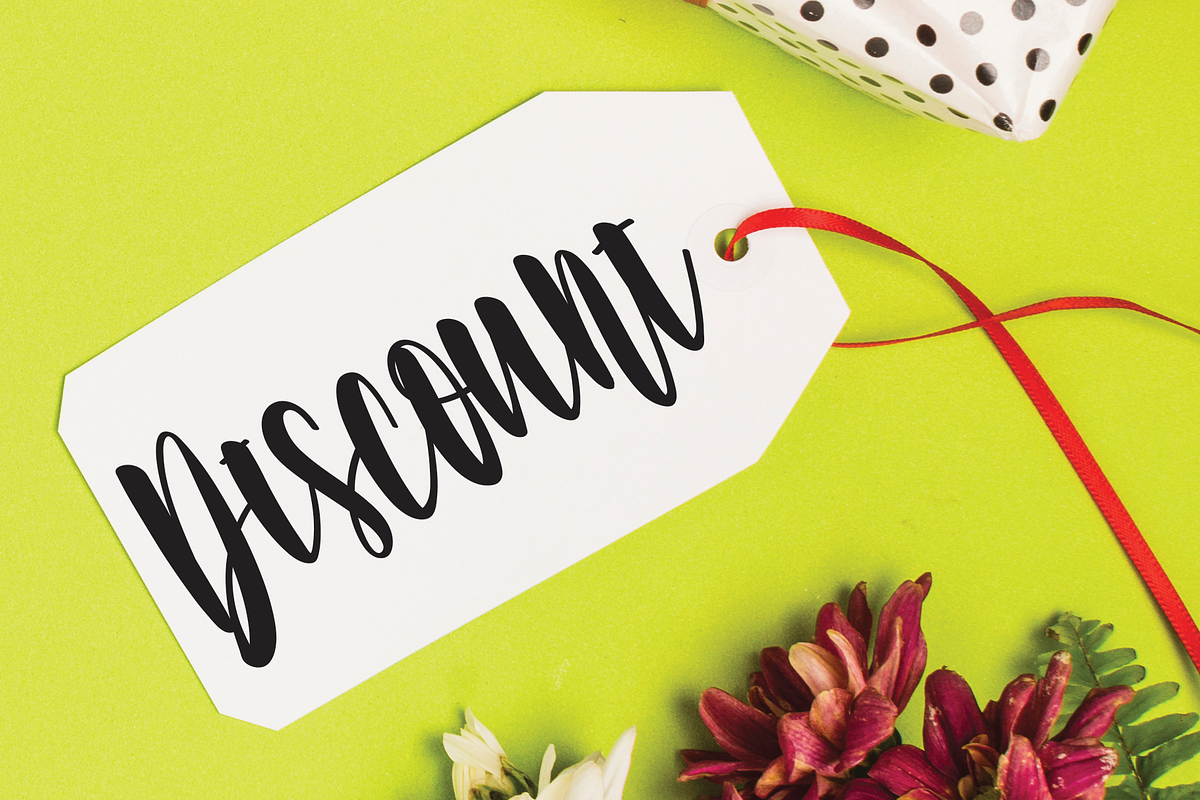 Santaclaus | Handwriten Font, a Script Font by Scratchones (Photo 6 of 8)
